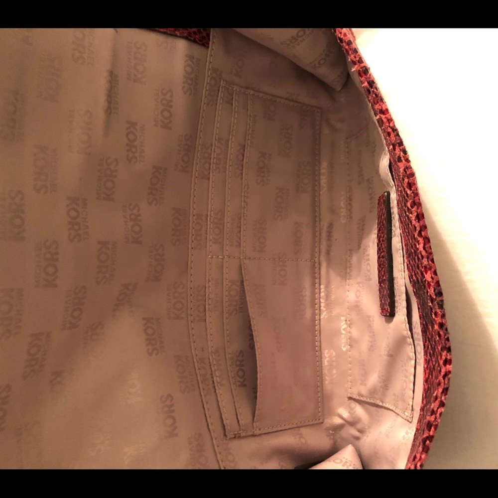 Micheal Kors leather - Picture 5 of 6